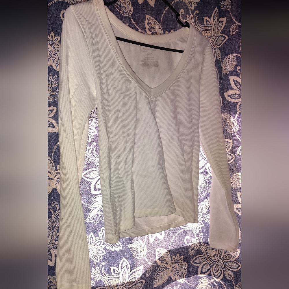 Women's White V-Neck Ribbed Top